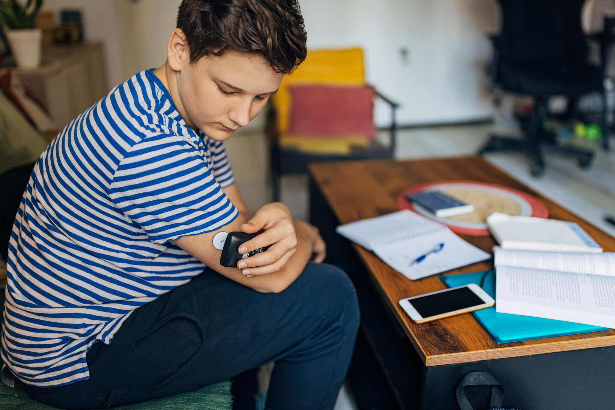 Early Continuous Glucose Monitor Use in Children and Adolescents With Type 1 Diabetes: Rates of Initiation and Impact on Glycemic Outcomes
