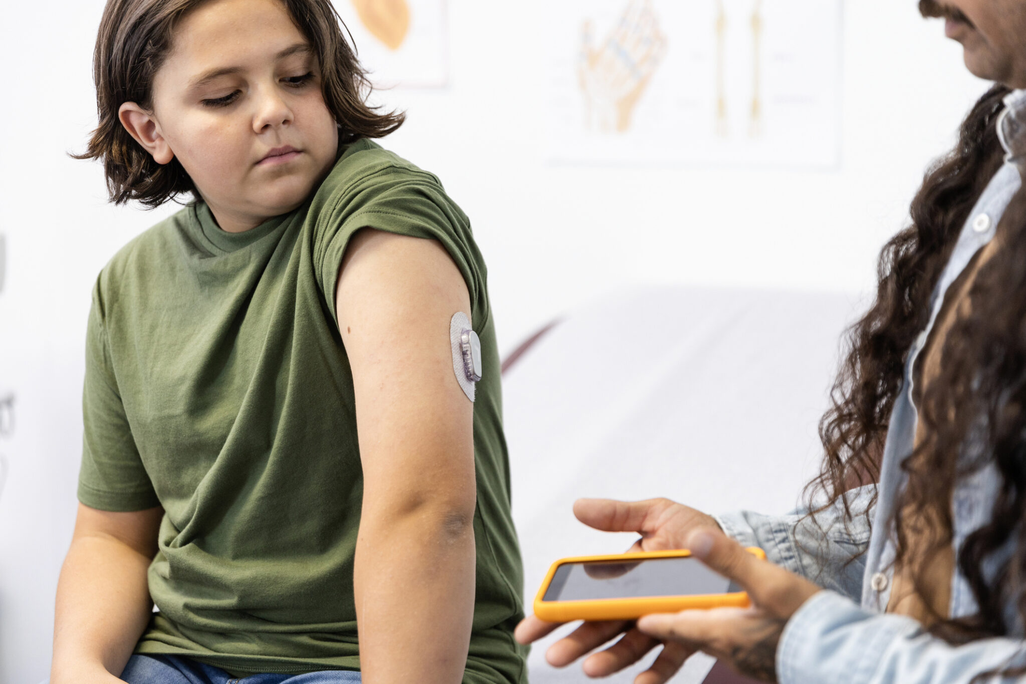 Early Continuous Glucose Monitor Use in Children and Adolescents With Type 1 Diabetes: Rates of Initiation and Impact on Glycemic Outcomes